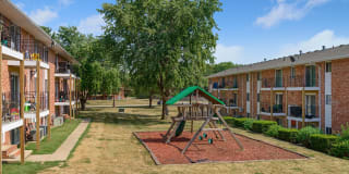 Colonial Village Gallery 10