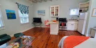 226 NE 1st Avenue unit: Key Lime Suite Gallery 22