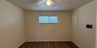 1/1 Triplex - End Unit /No Carpet / Vinyl Plank Flooring / Lots of Parking / CISD Gallery 11