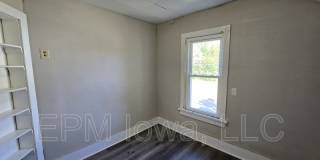437 1/2 Riehl Street Gallery 10