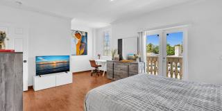 Spacious & Fully Renovated Townhome in East Hollywood – Prime Location! Gallery 21