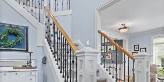 Desirable Oregon City / Luxury Home, High End Amenities, Central Air, Central Vac, Tank-less Hot Water & More! Gallery 6