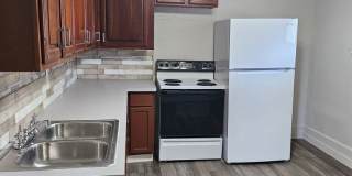 2 bed apartment with a private back porch Gallery 5