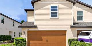 3BR Townhome in Tavares with Open Floor Plan & Community Playground Gallery 1