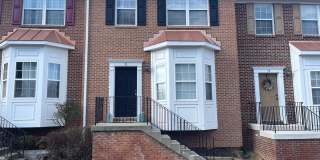 FREDERICKSBURG TOWNHOME - MINUTES TO VRE AND DOWNTOWN FREDERICKSBURG Gallery 1