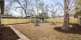 2018 Remodeled 3 bed / 2 bath - wood / tile floors, fenced yard. Hyde Park / Downtown Gallery 38