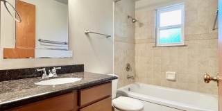 3BR/1+1BA Single Family House - Bellevue Gallery 16