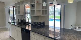 618 SE STREAMLET Avenue Gallery 4