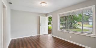 Large 3BR/1BA Near Ardsley Park House For Rent Gallery 1