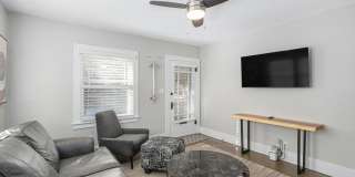Beautifully Fully-Furnished Duplex in Old Town Gallery 7