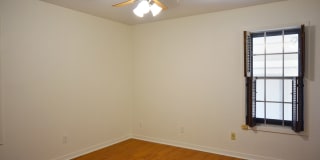 908 East Stone Street Gallery 19