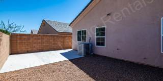 DON'T MISS THIS THREE BEDROOM TOWNHOUSE IN A PRIME LOCATION Gallery 33