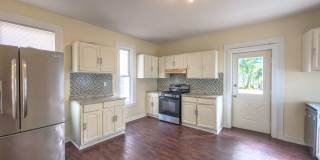 Spacious 5-Bedroom House w/ 2 Kitchens, 2 Full Baths & Off-Street Parking – Available NOW! Gallery 1
