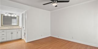 18411 Hatteras Street Gallery 21