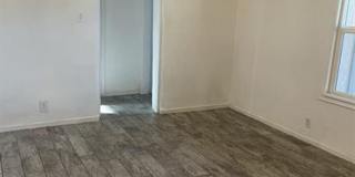 Minutes to U of A Duplex Gallery 7