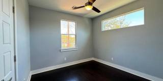 Great, modern 2 bedroom 2.5 bath available in South Austin! Gallery 26