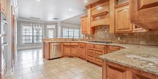 Gorgeous Rogers Home! Gallery 4