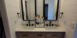 4 Bed/3.5 Bath, 3306 Sqft - 10074 E Lake Dr. Gallery 26