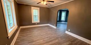 Charming 3 Bedroom Home with Screened Porch and 2 Car Garage Gallery 6