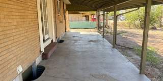 Newly Updated - Spacious 5 Bed 2 Bath Home Gallery 7
