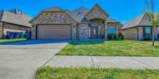 Beautiful home in desired Williamson Farms! Gallery 1