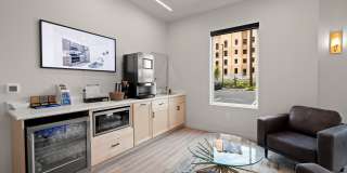 The Oliveen Gallery 17