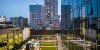 1900 Broadway Gallery 64