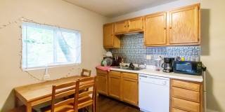 PRELEASING for AUGUST! Close to Campus Gallery 4