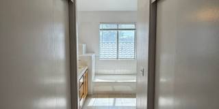 Pool & Spa plus 4 bedrooms Gallery 25