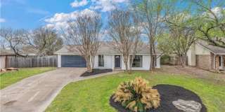 College Station - 3 bedroom - 2 bath house with garage and fenced back yard. Gallery 4