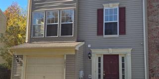 BEAUTIFULLY REMODELED 3-BEDROOM END-UNIT TOWNHOME FOR RENT! Gallery 1
