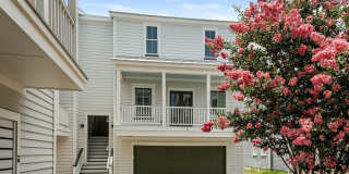 Luxury 2 Bed, 2.5 Bath Home with Two-Car Garage in Downtown Charleston Gallery 1