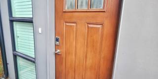 Beautiful 2 Bed 1.75 Bath Townhome in Central District Gallery 4