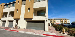 Modern Townhome Near Lone Mountain | Gated & Pool Gallery 1