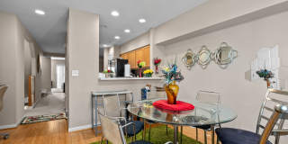 Beautiful 3 bedroom townhome Gallery 19