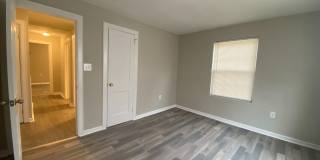 Room in 3 Bedroom Home at Glory St Gallery 25