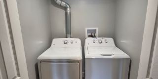 5635-5645 Hobart St. Gallery 39