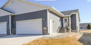 East Sioux Falls 4-Bedroom Townhome – Style, Space & Convenience! Gallery 1
