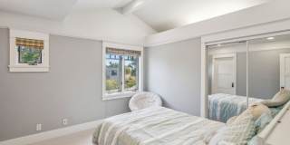 1749 Hill St Gallery 37