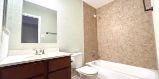 *MOVE IN SPECIAL* Updated 3BD/2.5BA Two-Story Duplex with New Carpet & Fenced Yard! Gallery 17