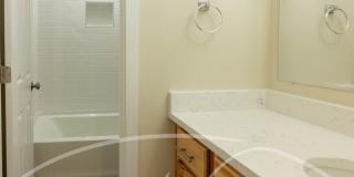 Spacious 2 bedroom duplex with attached garage Gallery 16