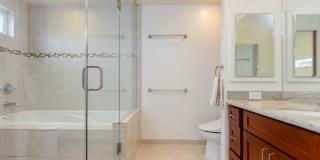 984 Waiholo St. Gallery 11