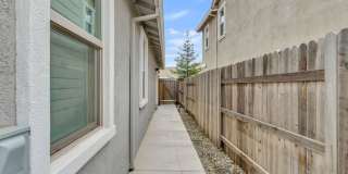 Newer Home on Large Corner Lot with Lots of Natural Light! Gallery 45