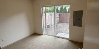3 Story ~ 3 Bed/3 Bath Townhome in Parkview Village! Gallery 19