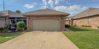 Lawncare Included! Gated Garden Home in Vintage Gardens! Gallery 15