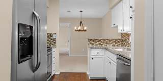 Gorgeous 2 bedroom home- Move-In Ready Condo in Parkview. Minutes to Downtown Greenville & the New Harris Teeter Shopping Hub! Gallery 12