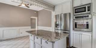 3-BEDROOM IN ALAMO HEIGHTS W/ POOL Gallery 24