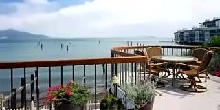 Beachfront 4BR/4BA on Swede's Beach — Private Beach Access, Panoramic Bay Views | Old Town Sausalito Gallery 18