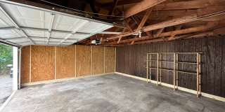 Gorgeous 2 Bedroom House with Massive Two Car Garage! Apply Today! Gallery 18