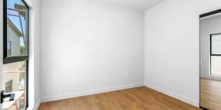 7223 Willoughby Ave Gallery 17